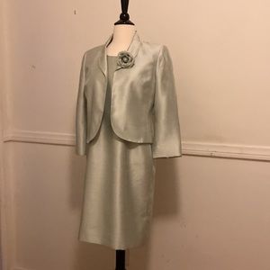 Le Suit two piece dress set with a flower